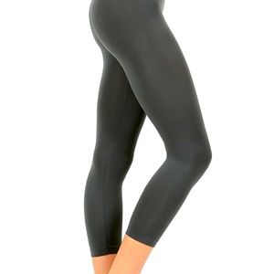 ZENANA Women L/XL Footless Seamless Soft Capris Ribbon waist Leggings Ash Gray